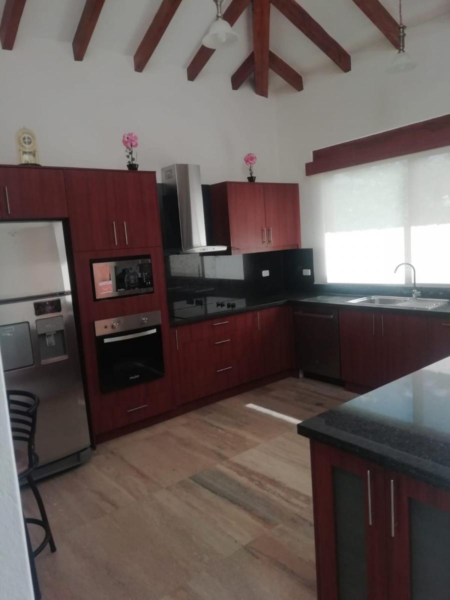 Checa, Pakakuna Gardens, Vendo Hermosa Villa 163 m², 2 Dorm., Garaje Cubierto, Bodega, Jardínes — imagen 3