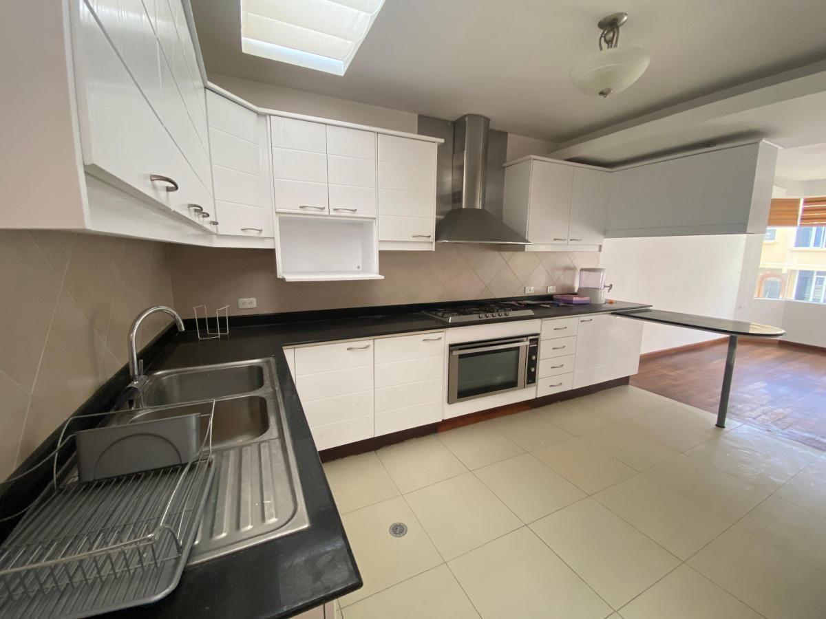 En Venta Casa de 4 Dorm. Urbanizacion Santa Lucía, Norte de Quito — imagen 9