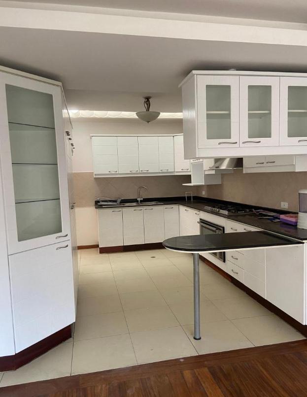 En Venta Casa de 4 Dorm. Urbanizacion Santa Lucía, Norte de Quito — imagen 8