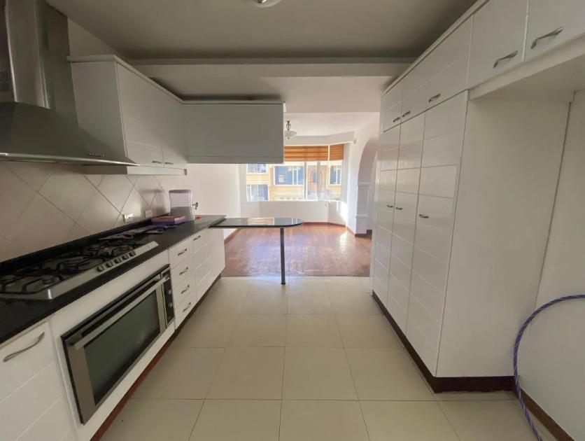 En Venta Casa de 4 Dorm. Urbanizacion Santa Lucía, Norte de Quito — imagen 7
