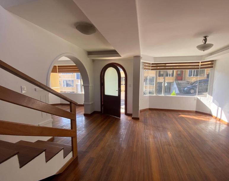 En Venta Casa de 4 Dorm. Urbanizacion Santa Lucía, Norte de Quito — imagen 5