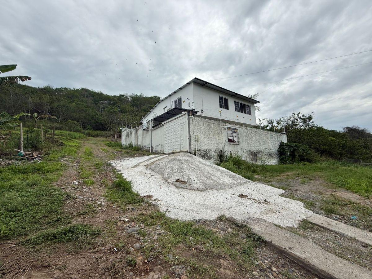 Esmeraldas, Tachina, Vendo Casa de 230 m² Constr, 4 Dormit. Frente La Via El Tigre. 500 m U, Católica — imagen 9