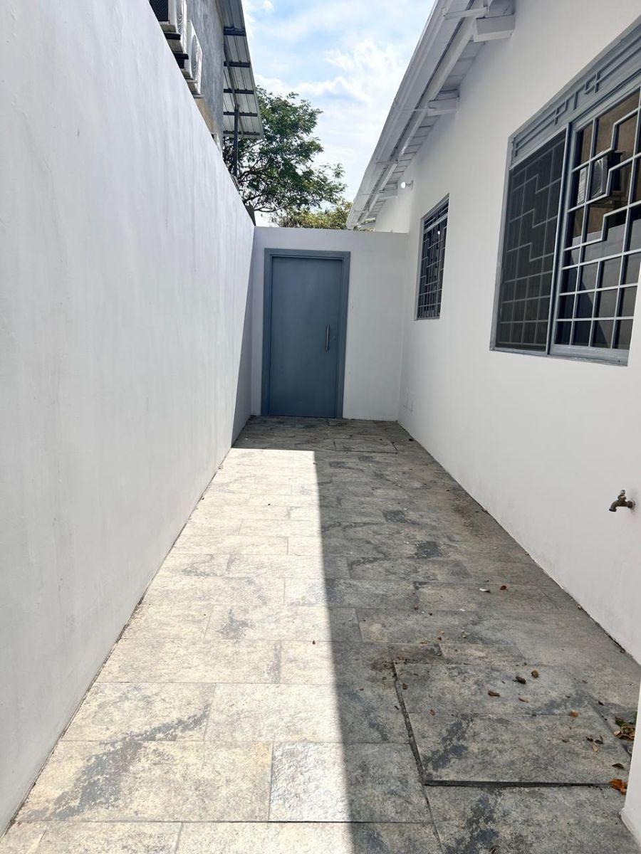 Villa de Una Sola Planta Recién Remodelada Urbanización Puerto Azul, Guayas — imagen 7