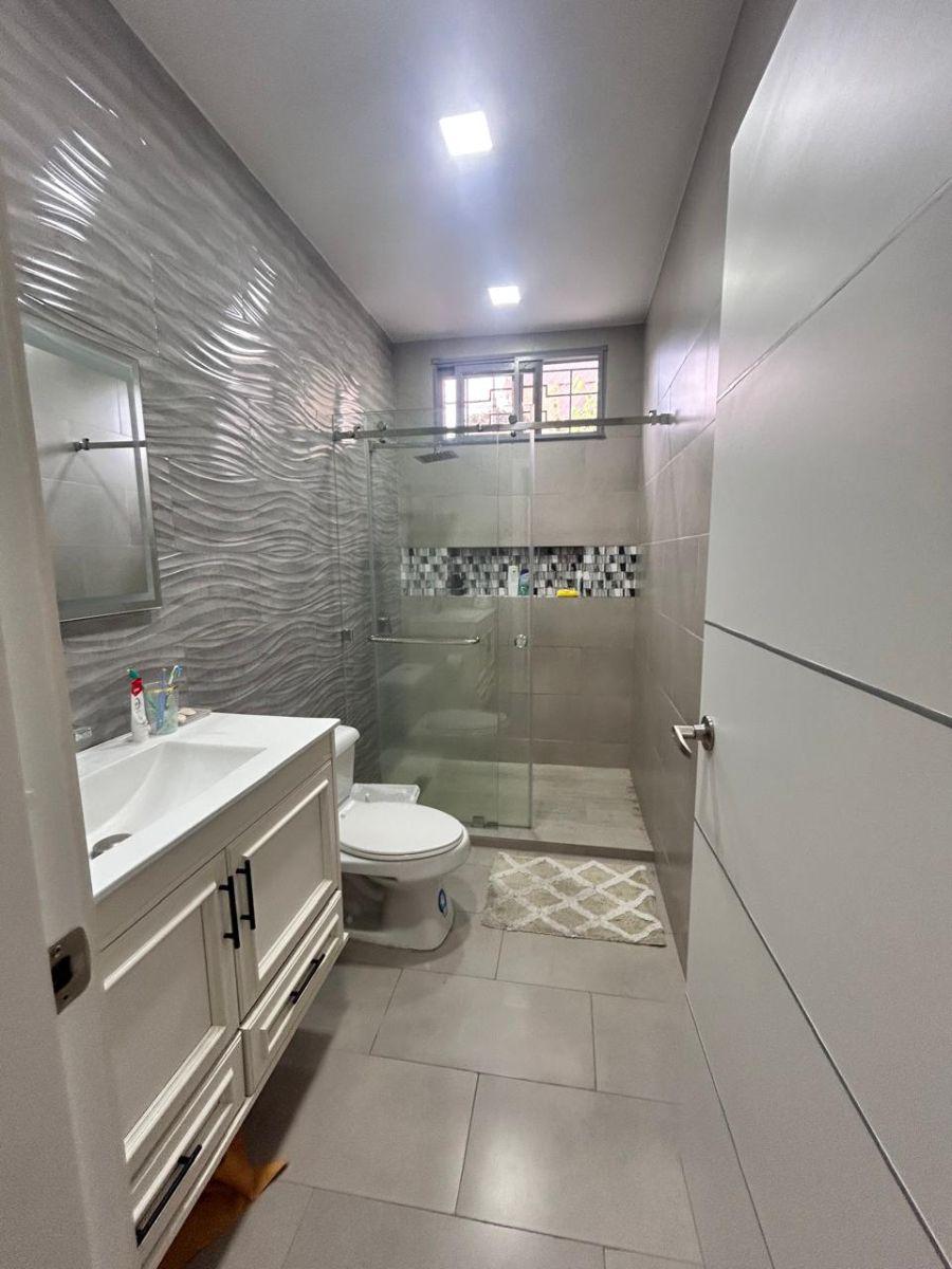 Villa de Una Sola Planta Recién Remodelada Urbanización Puerto Azul, Guayas — imagen 3