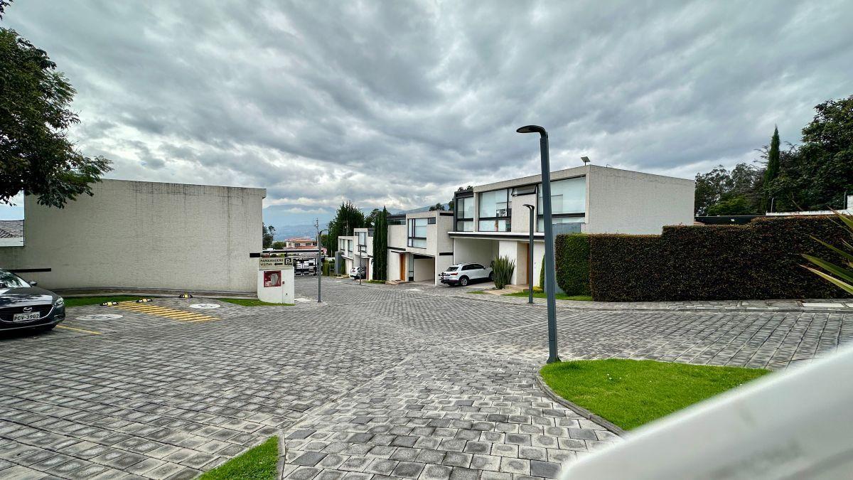 San Juan de Cumbayá ¡Oportunidad! Departamento en Venta con Amplia Terraza — imagen 9