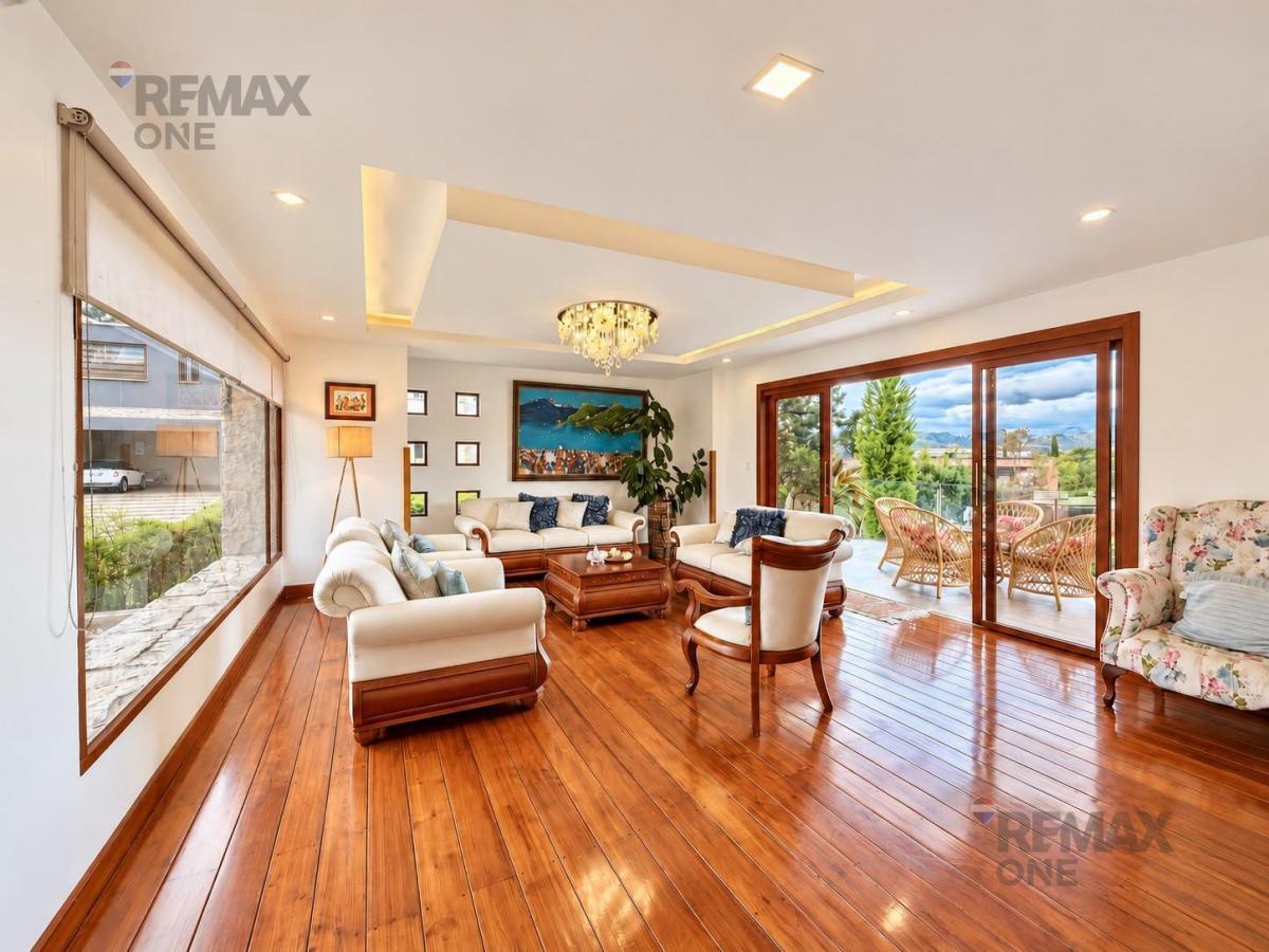 En Venta Casa de Lujo en Urbanizacion Colinas de Challuabamba, Azuay — imagen 10