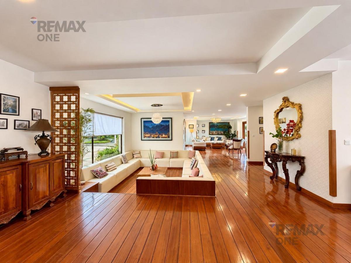 En Venta Casa de Lujo en Urbanizacion Colinas de Challuabamba, Azuay — imagen 9