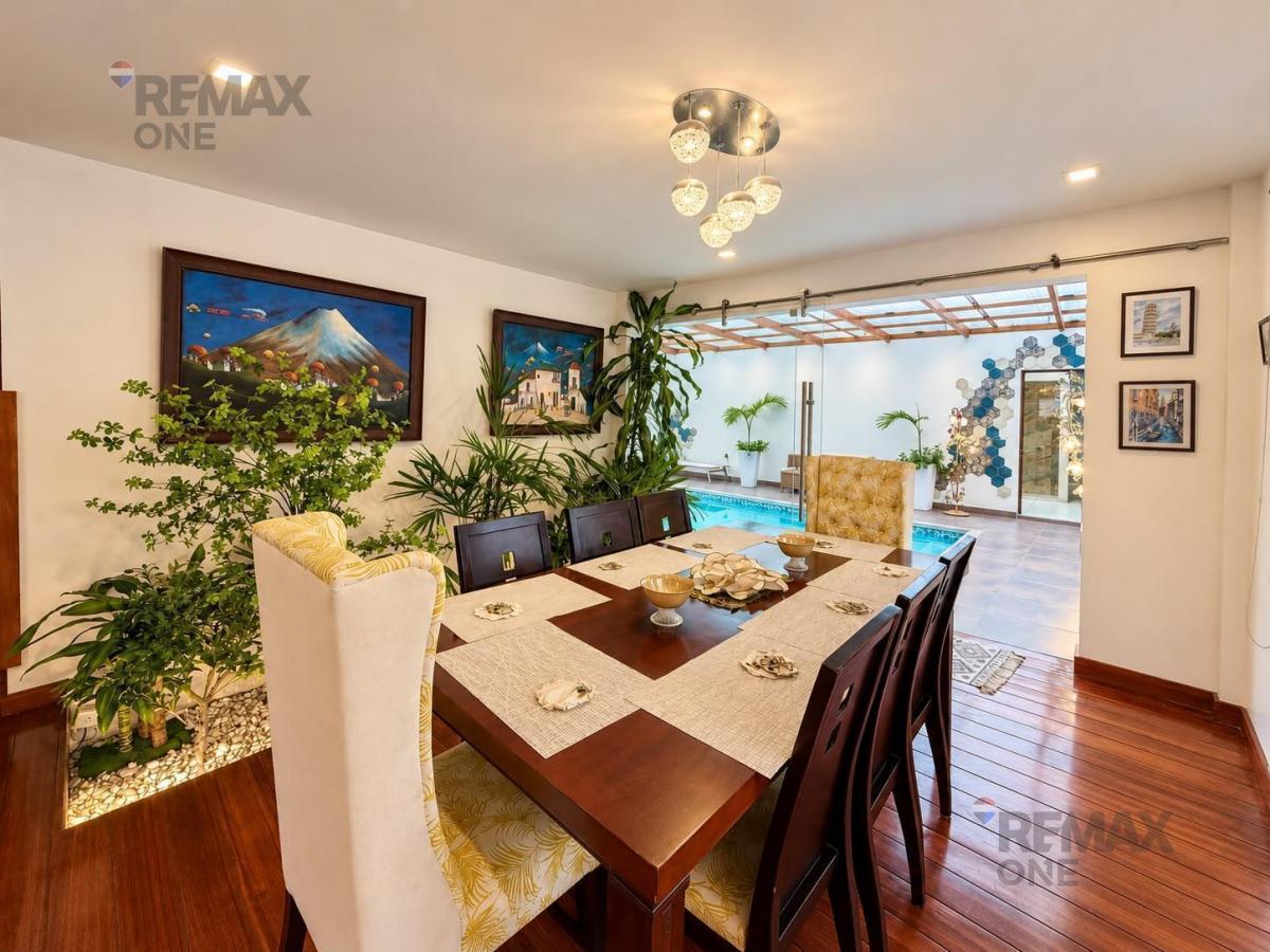 En Venta Casa de Lujo en Urbanizacion Colinas de Challuabamba, Azuay — imagen 7