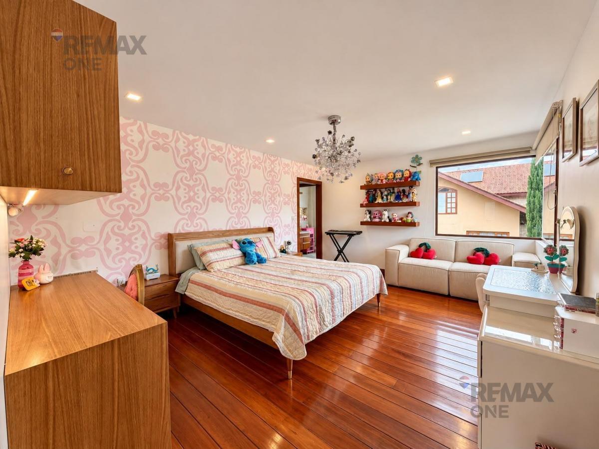 En Venta Casa de Lujo en Urbanizacion Colinas de Challuabamba, Azuay — imagen 5