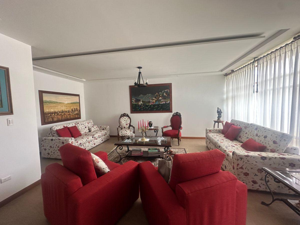 Vendo Excelente y Amplia Casa en Cumbaya Cercana U. San Francisco 1.018 Mm². Terreno 6571 m². Constr. Provincia de Pichincha — imagen 10