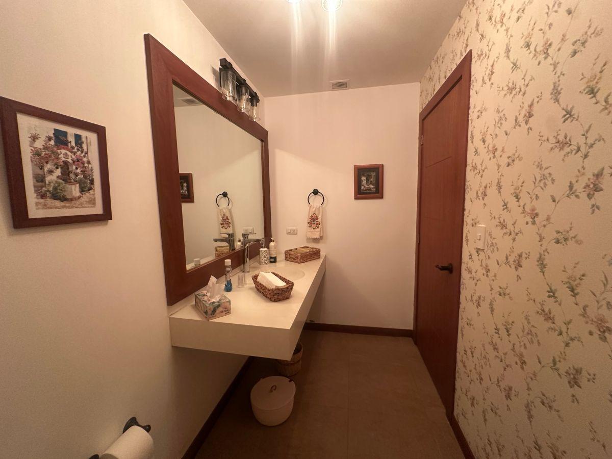 Vendo Excelente y Amplia Casa en Cumbaya Cercana U. San Francisco 1.018 Mm². Terreno 6571 m². Constr. Provincia de Pichincha — imagen 5