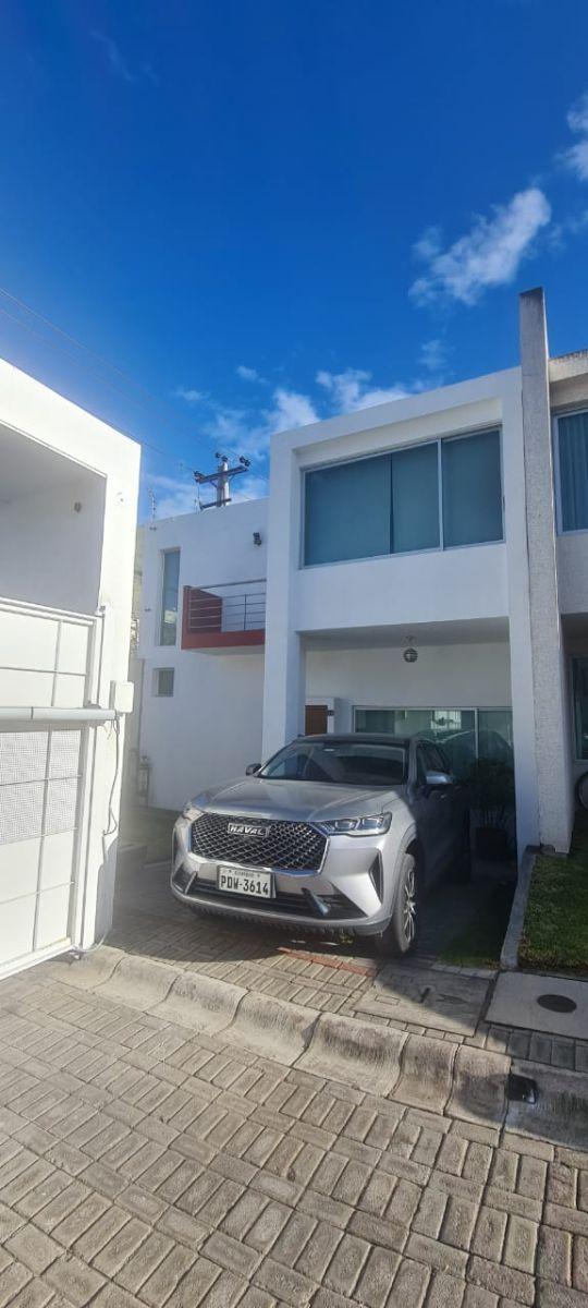 Pomasqui, Vendo Hermosa Casa, 3 Dorm. con Baño C/u, 2 Garajes, Piscina, Jacuzzi, Gym, Canchas — imagen 5