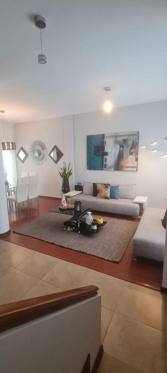 Pomasqui, Vendo Hermosa Casa, 3 Dorm. con Baño C/u, 2 Garajes, Piscina, Jacuzzi, Gym, Canchas — imagen 3