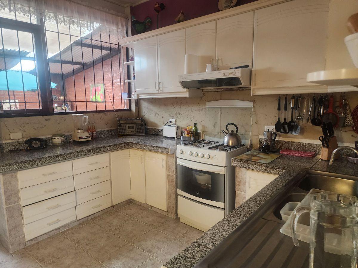 Vendo Grande Independiente Casa Familiar o Comercial Sector Jipijapa — imagen 4