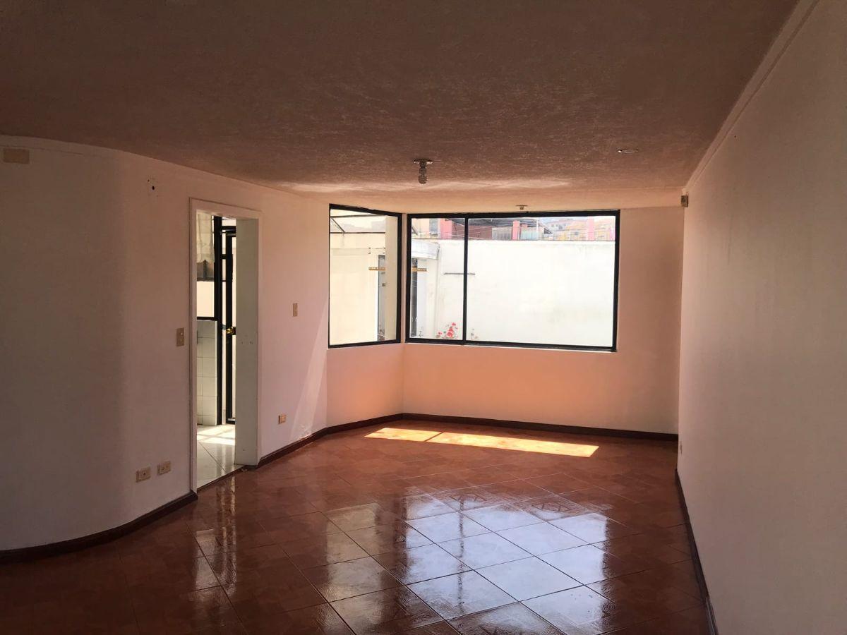 En Venta Acogedora y Amplia Casa, con Suite, en San Isidro del Inca – Quito Norte, 248 m² Total — imagen 4