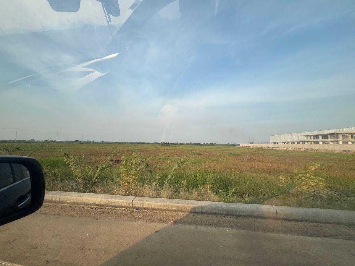 Vendo Terreno Via Samborondon El Pan Sector Barranca 286.610 m² / Frente a La Vía 212 m, Guayas — imagen 4