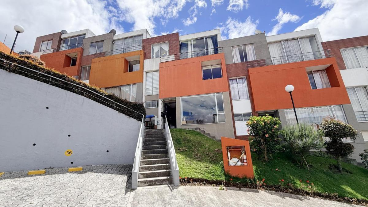 Casa de Venta Tres Niveles con Jacuzzi Privado en Conjunto Cumbres de San Isidro — imagen 10
