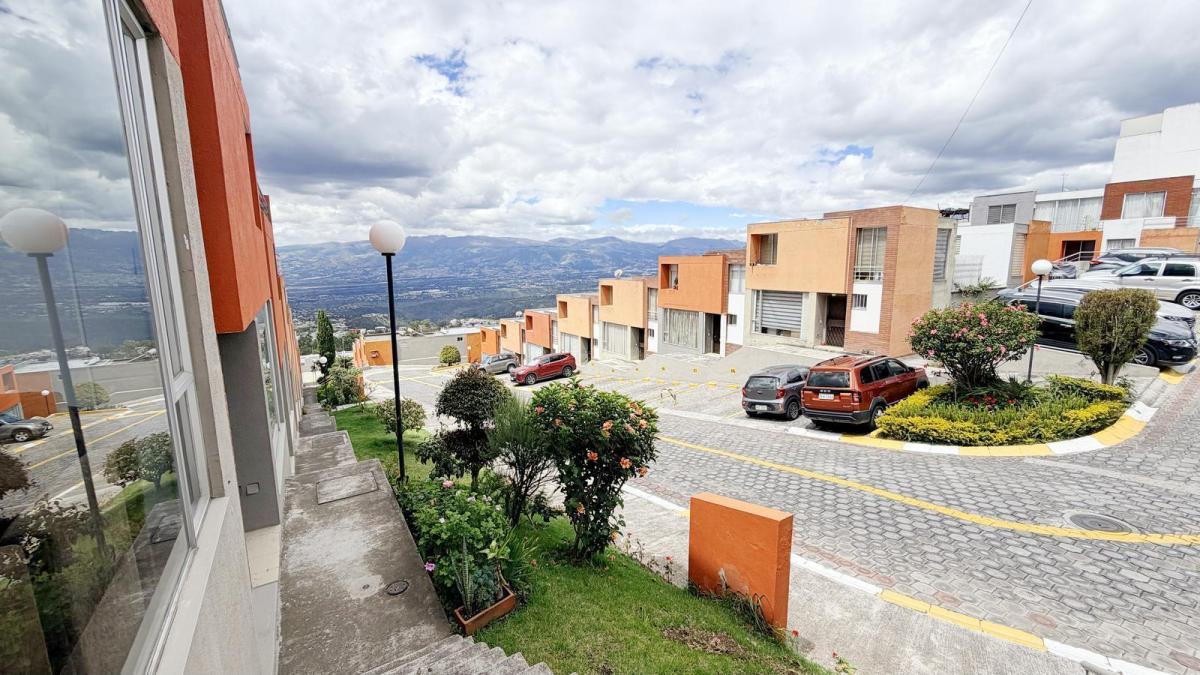 Casa de Venta Tres Niveles con Jacuzzi Privado en Conjunto Cumbres de San Isidro — imagen 9