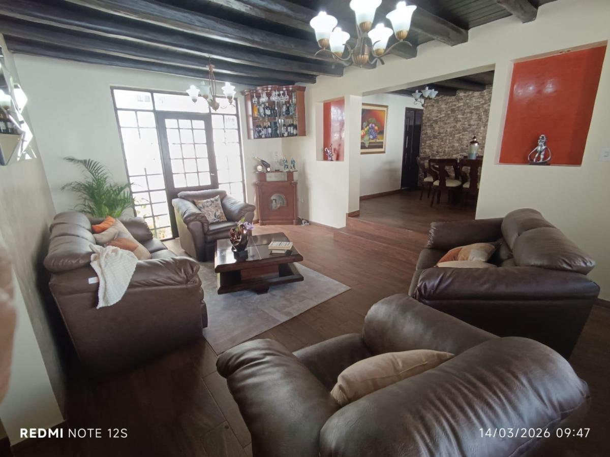Casa ¡Oportunidad Única! y Confort en El Pinar. Ofrece Amplitud, Luminosidad y Calidez. Provincia de Pichincha — imagen 7