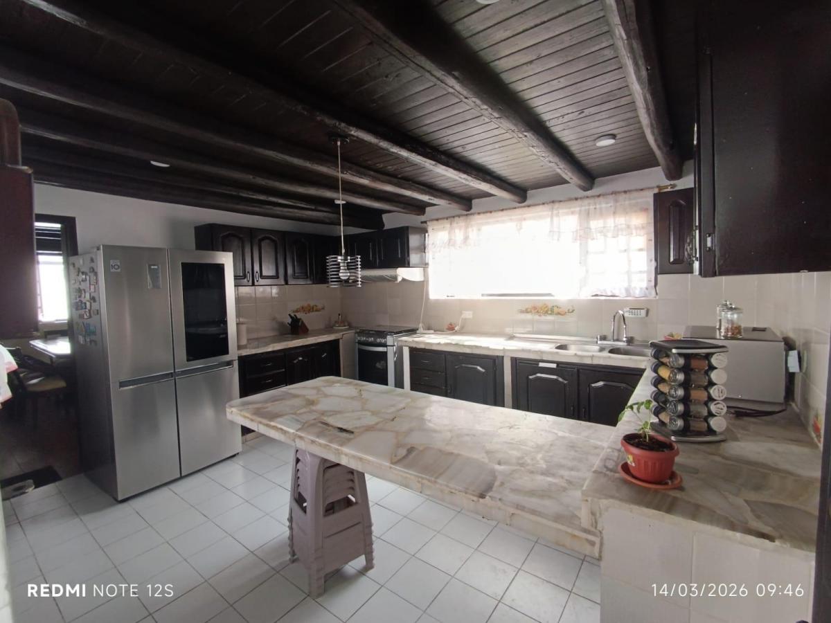 Casa ¡Oportunidad Única! y Confort en El Pinar. Ofrece Amplitud, Luminosidad y Calidez. Provincia de Pichincha — imagen 6