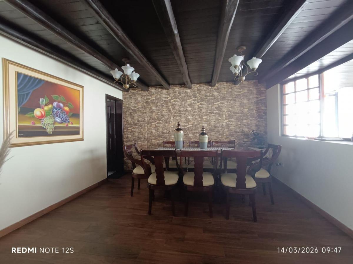 Casa ¡Oportunidad Única! y Confort en El Pinar. Ofrece Amplitud, Luminosidad y Calidez. Provincia de Pichincha — imagen 4