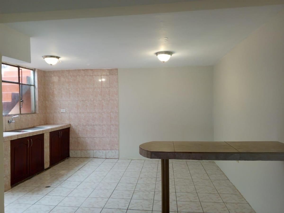Pio XII Sur de Quito Sector Luluncoto Tercera Etapa Vende Casa 3 Departamnetos — imagen 10