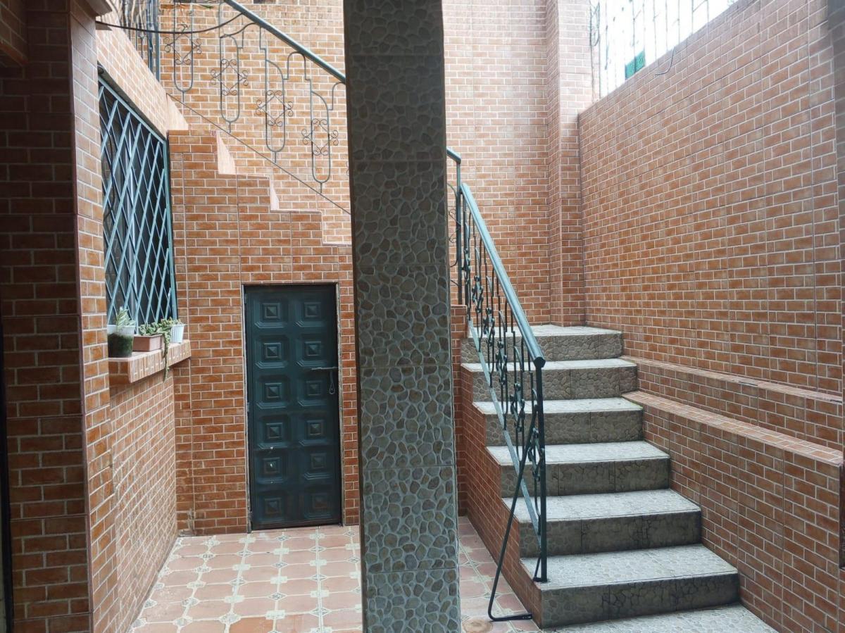 Pio XII Sur de Quito Sector Luluncoto Tercera Etapa Vende Casa 3 Departamnetos — imagen 3