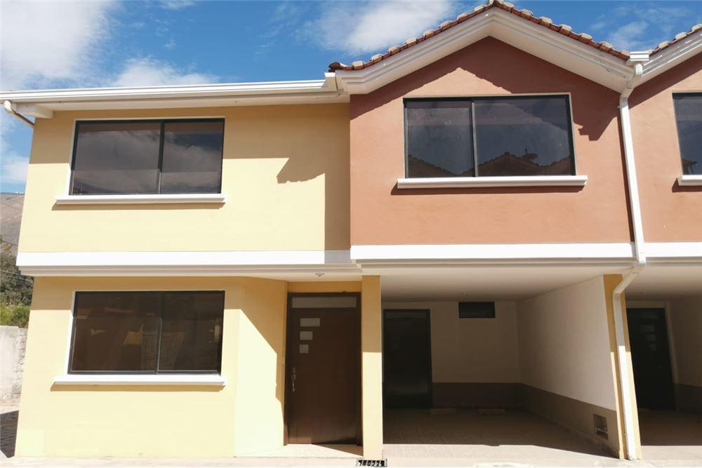 Mitad del Mundo Venta Casa con Patio Terraza y Balcón — imagen 9