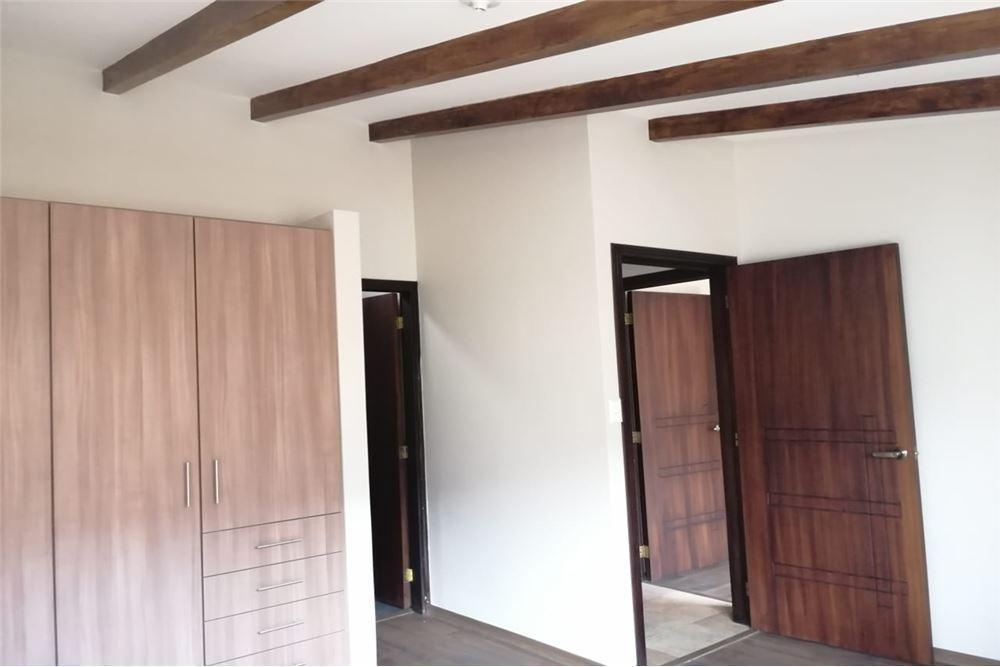 Mitad del Mundo Venta Casa con Patio Terraza y Balcón — imagen 6
