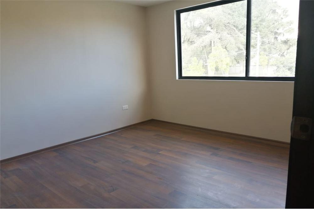 Mitad del Mundo Venta Casa con Patio Terraza y Balcón — imagen 5