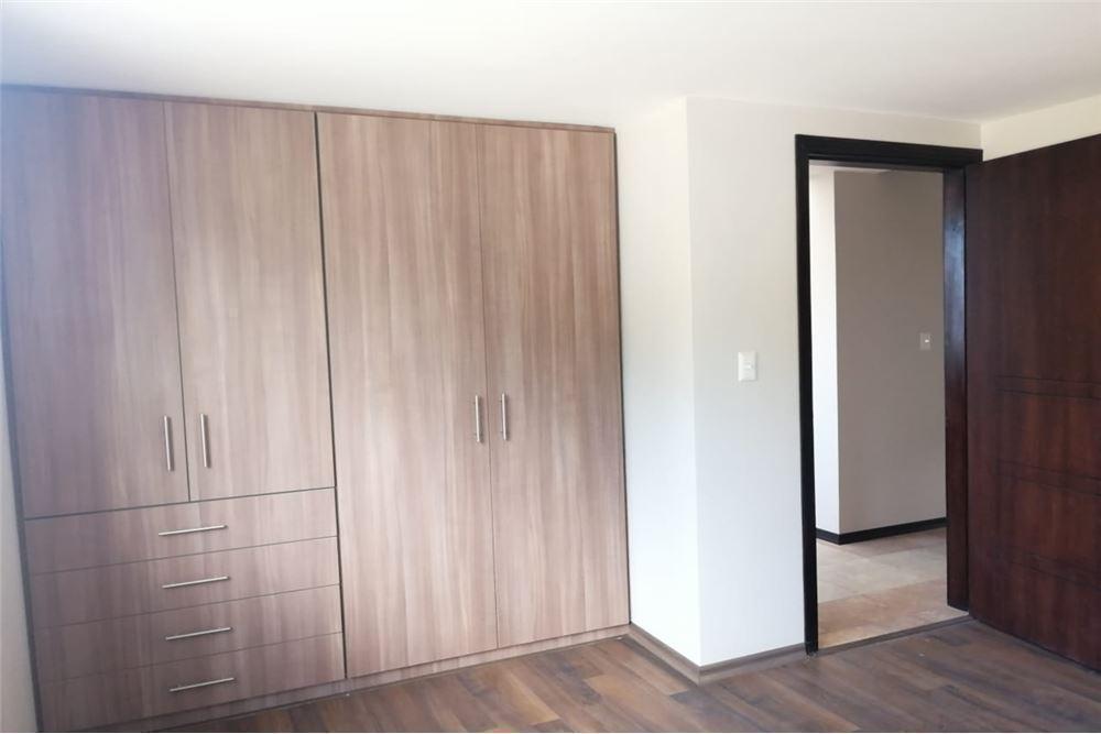 Mitad del Mundo Venta Casa con Patio Terraza y Balcón — imagen 4