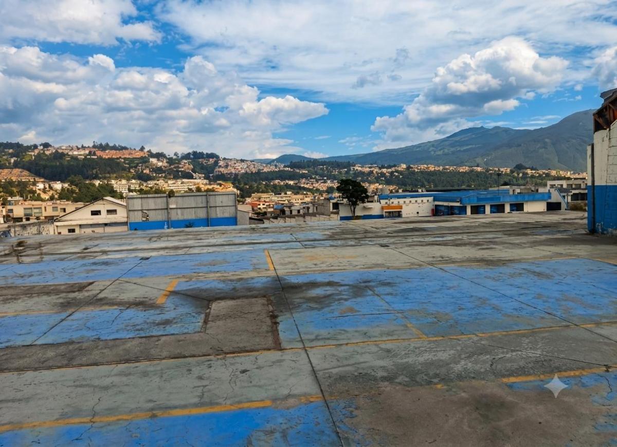 Terreno con Bodegas en Venta en Carapungo, Quito — imagen 3