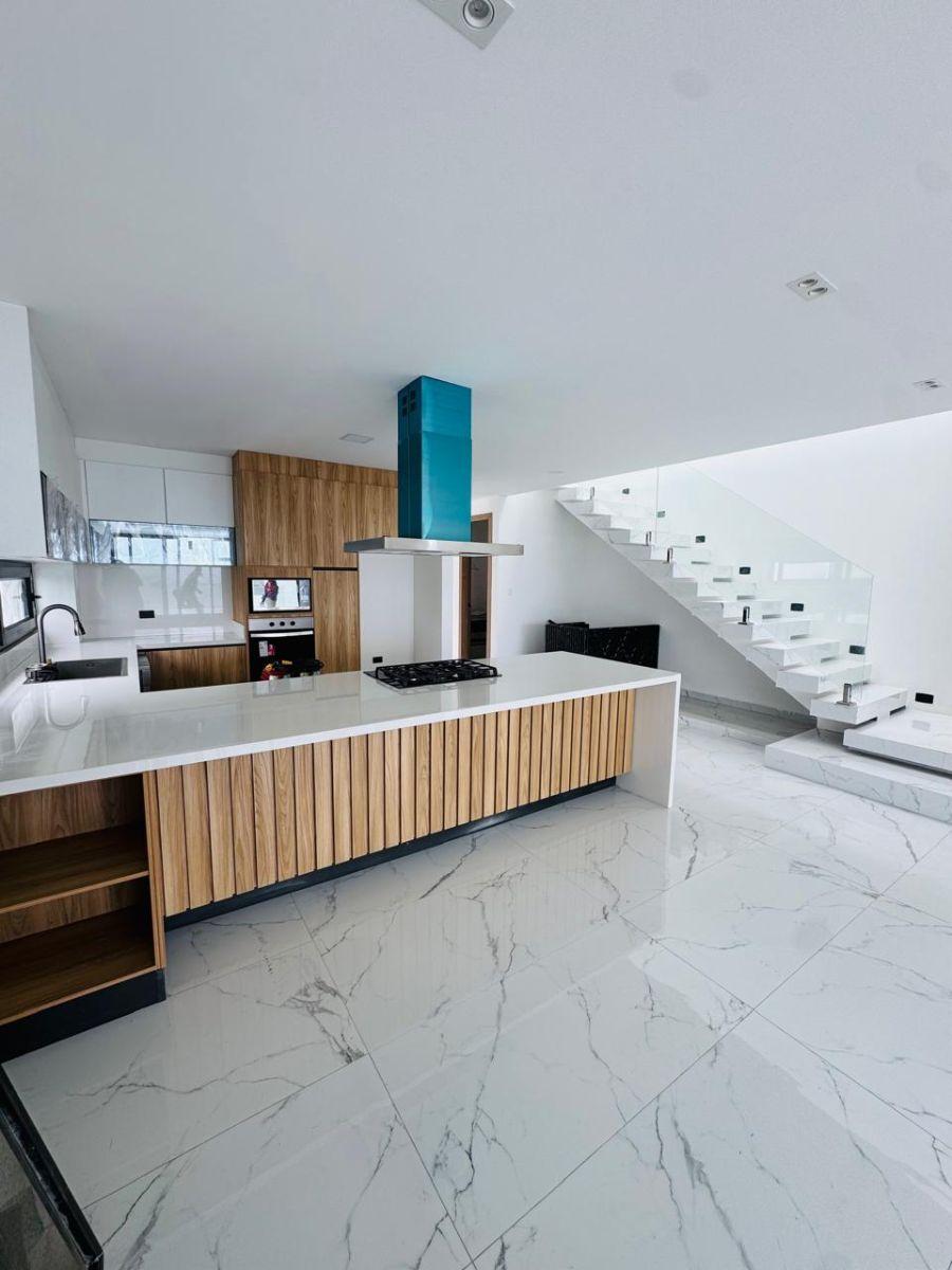 En Venta, Casa de 5 Habitaciones Frente Al Mar en Urbanización Exclusiva de Manta, Manabí — imagen 6