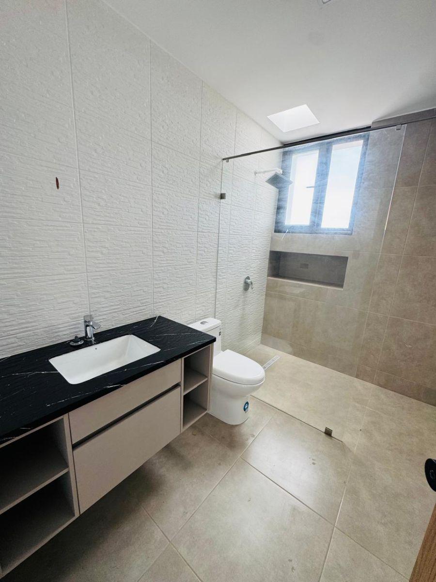 En Venta, Casa de 5 Habitaciones Frente Al Mar en Urbanización Exclusiva de Manta, Manabí — imagen 3