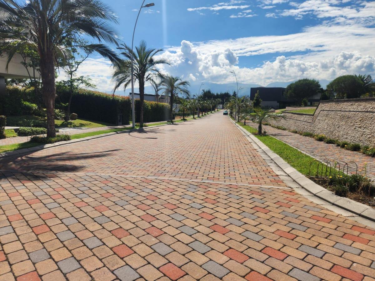 Terreno de 1100 m Dentro de Urb, La Cerámica Tumbaco — imagen 7