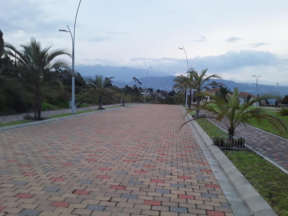 Terreno de 1100 m Dentro de Urb, La Cerámica Tumbaco — imagen 5