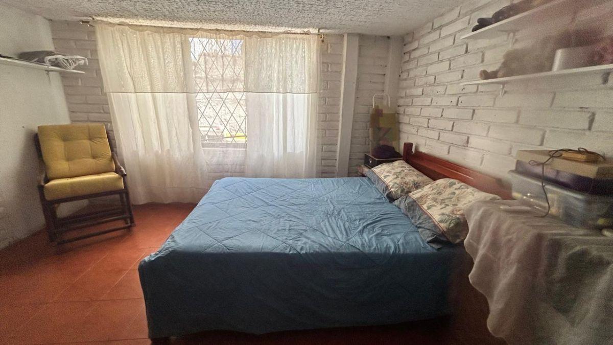 Terreno de 993 m con Casa en Calderon — imagen 4
