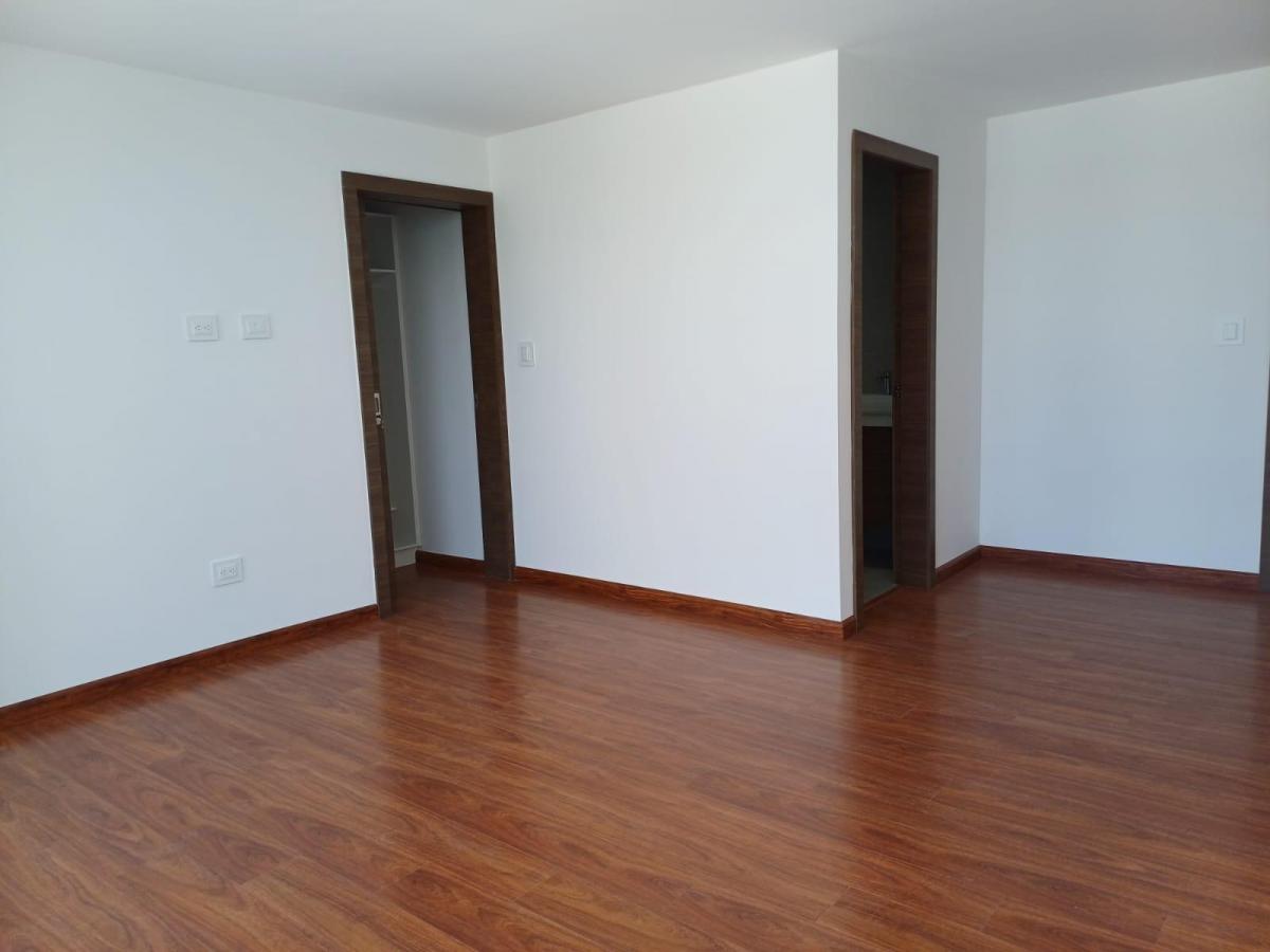 Exclusiva Casa en Venta de 3 Dorm. con Porche, Bbq, Patios y Terraza – Yanazarapata — imagen 8