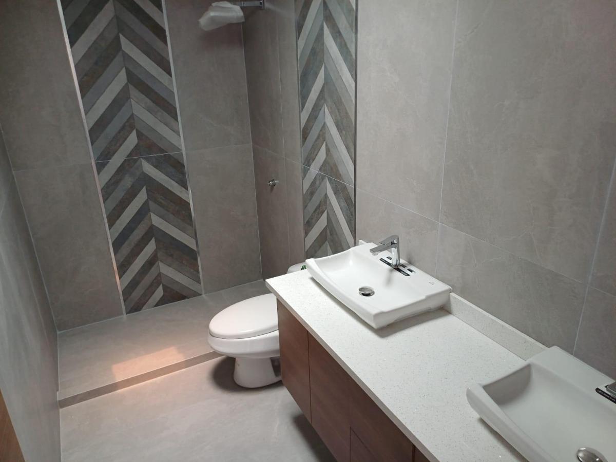 Exclusiva Casa en Venta de 3 Dorm. con Porche, Bbq, Patios y Terraza – Yanazarapata — imagen 4