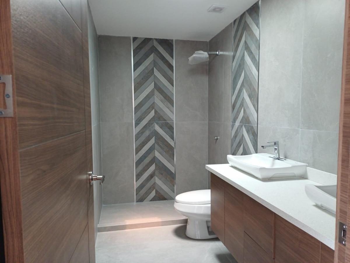 Exclusiva Casa en Venta de 3 Dorm. con Porche, Bbq, Patios y Terraza – Yanazarapata — imagen 3