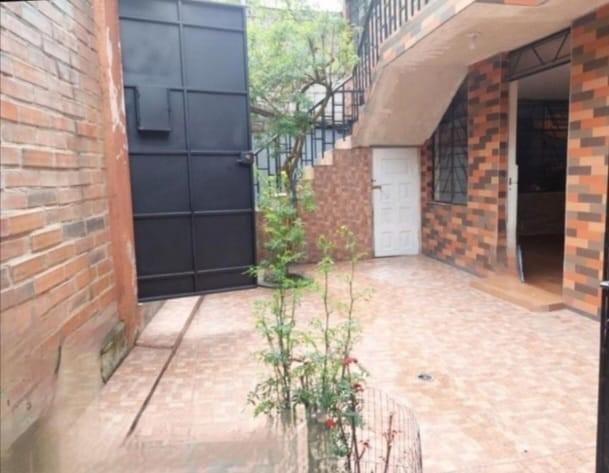 Cdla Chimborazo Sur de Quito Vende Casa 6 Departamentos 6 Parqueaderos — imagen 9