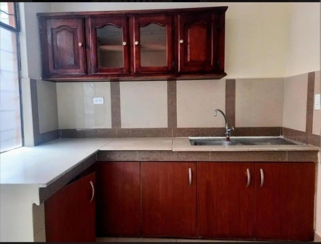 Cdla Chimborazo Sur de Quito Vende Casa 6 Departamentos 6 Parqueaderos — imagen 4