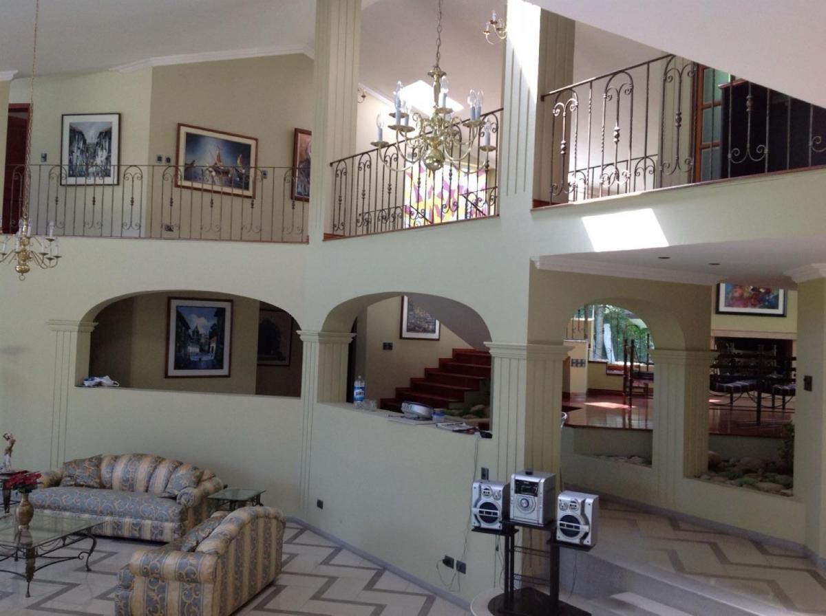 Quito Norte, Lujosa Residencia en Venta, Vista Sensacional — imagen 4