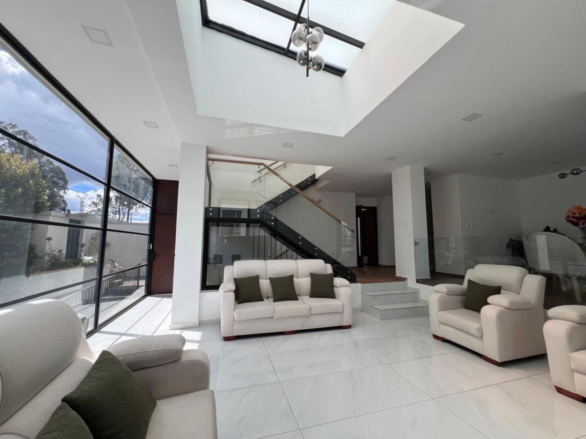 Casa en Venta Sector Conocoto Urbanizacion Ex Lasallanos Valle de Los Chillos — imagen 3