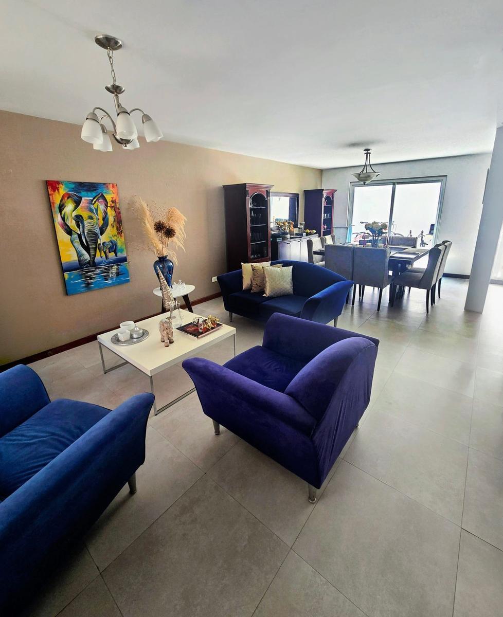 Casa en Venta · La Primavera Cumbayá · 228 m² · 4 Dorm. - 3 Baños - 2 Parq. - Jardín Bbq · — imagen 9