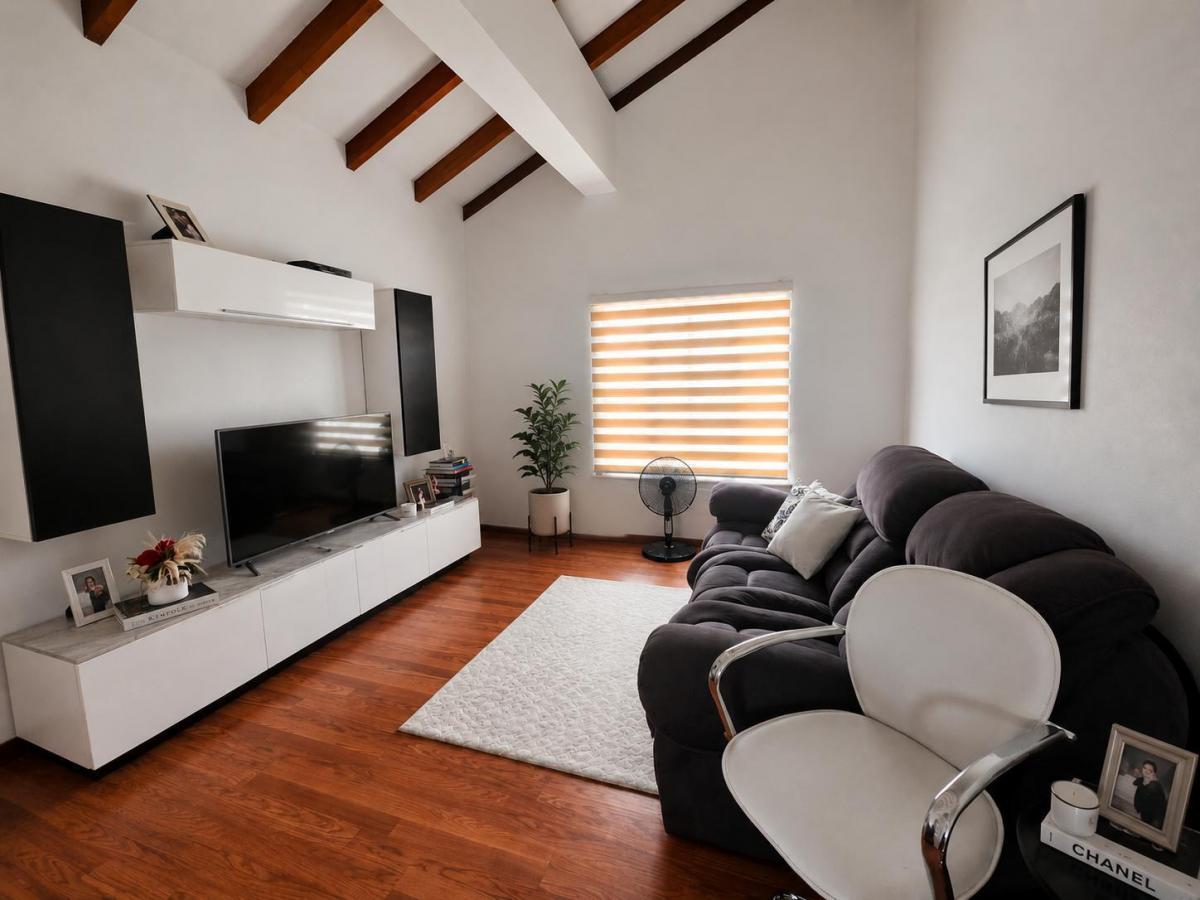 Casa en Venta · La Primavera Cumbayá · 228 m² · 4 Dorm. - 3 Baños - 2 Parq. - Jardín Bbq · — imagen 6