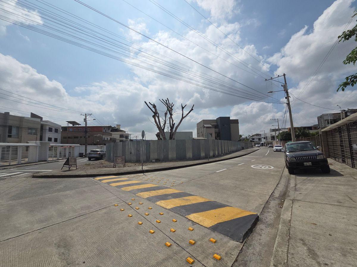 Santa Cecilia Terreno Multifamiliar Compactado, Esquinero con Tres Frentes, Ideal Para Condominio, Guayas — imagen 10