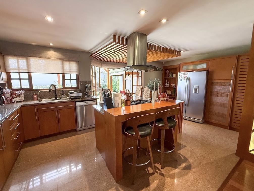 Casa de Lujo con Area Verde en San Joaquin, Azuay — imagen 9