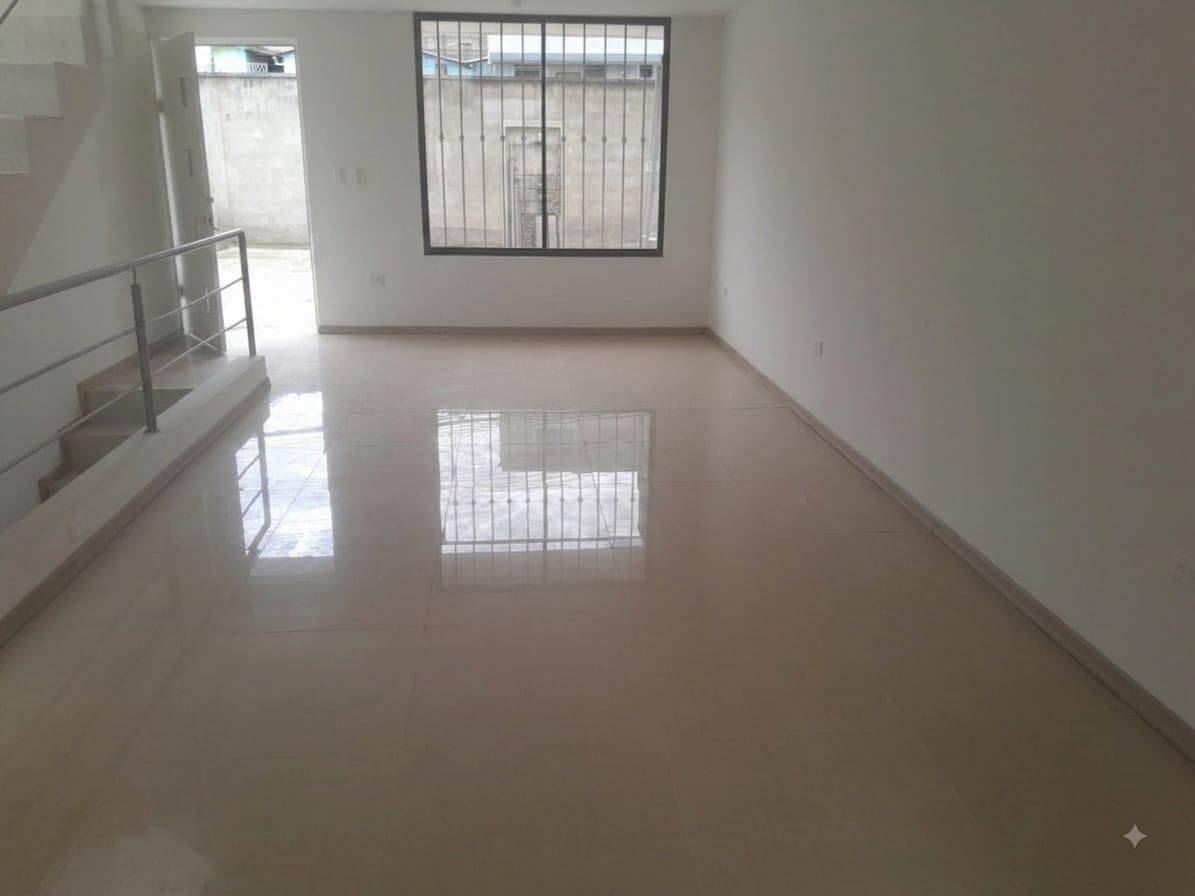 Casa Familiar Amplia y Muy Luninosa en Venta a Estrenar en Llano Chico Quito en Conjunto de 6 Casas — imagen 10