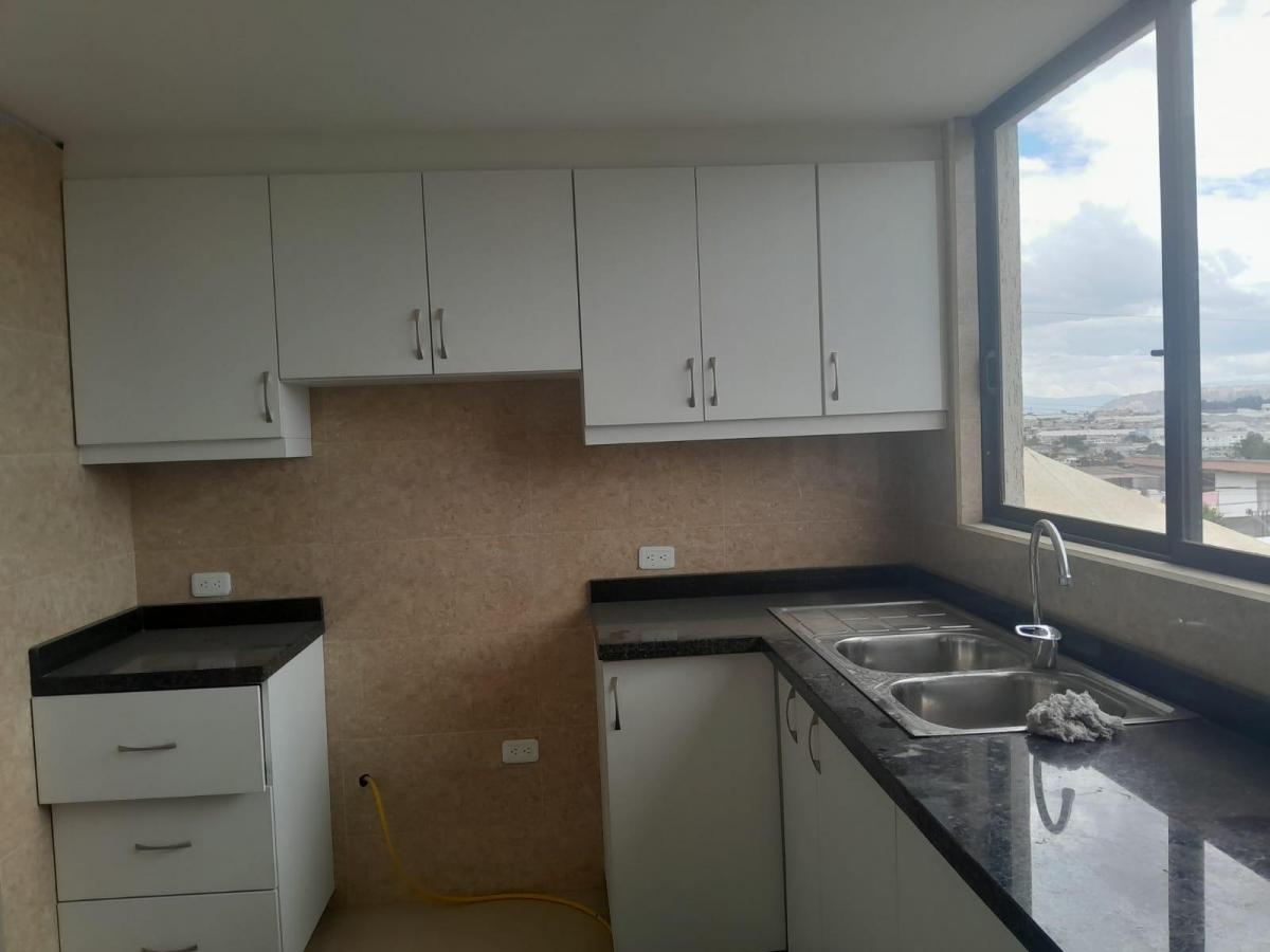Casa Familiar Amplia y Muy Luninosa en Venta a Estrenar en Llano Chico Quito en Conjunto de 6 Casas — imagen 8